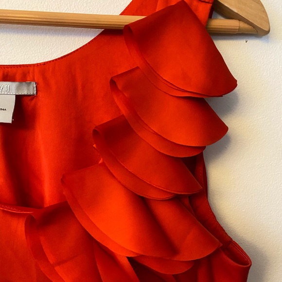 H&M sleeves blouse with 3D petal detail - Picture 3 of 5